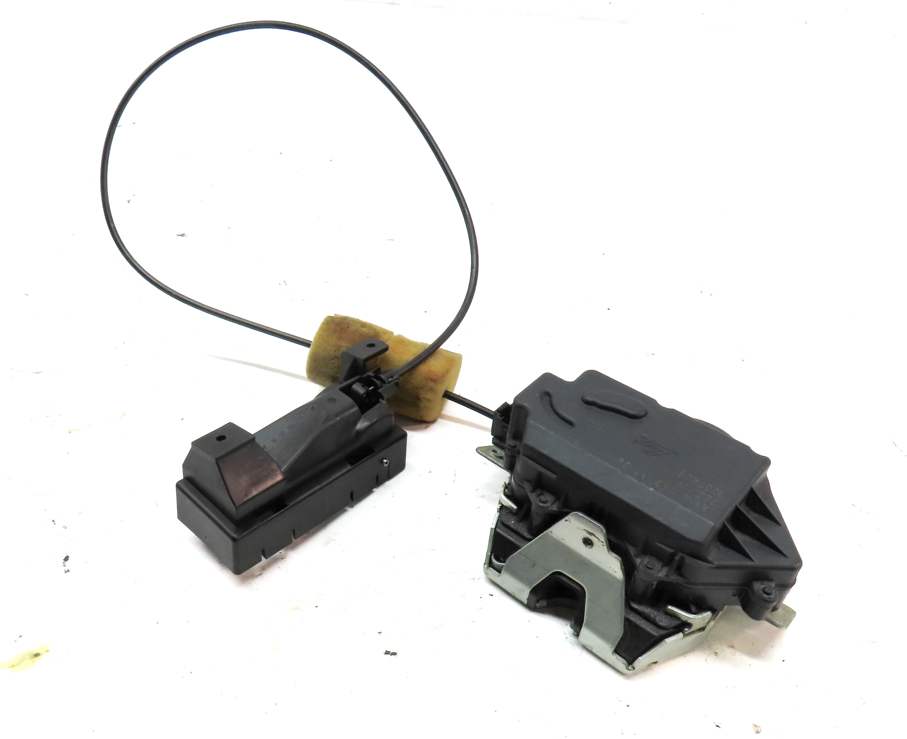 2012 MERCEDES GL450 (X164) REAR TRUNK LIFTGATE HATCH SAFETY LATCH w/ HANDLE — exact item pictured